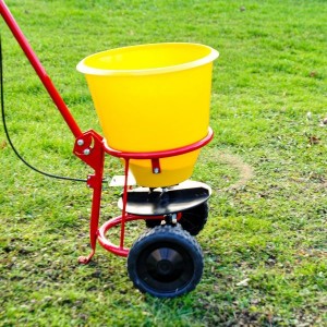 Saleuse Epandeur de sel ou d'engrais RONDINI SP10 19 Litres Saleuse Epandeur de sel ou d'engrais RONDINI SP10 19 Litres